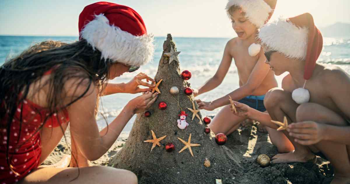 kids on an australian beach at christmas, christmas in australia.